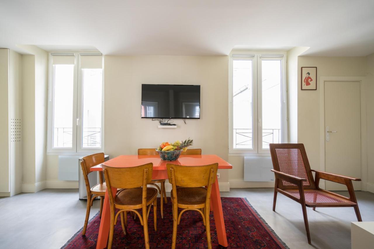 Elegant And Modern Parisian Charmアパートメント エクステリア 写真